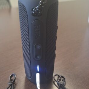 JBL Flip 5 Portable Speaker - Black